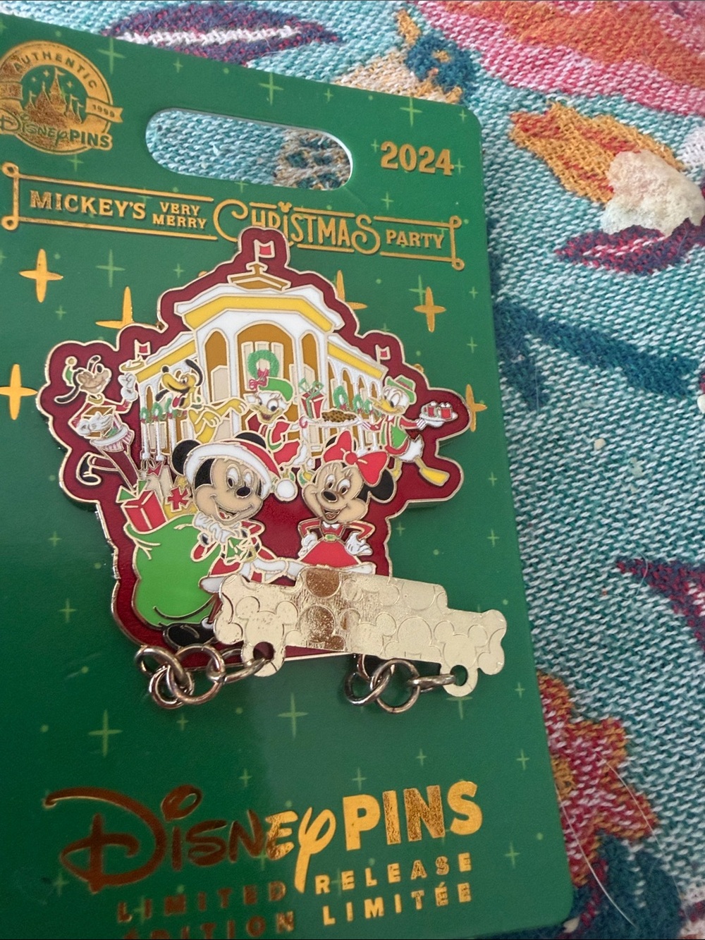 Disney 2024 Holiday Mickey & Minnie Enamel Pin - Red Green Gold